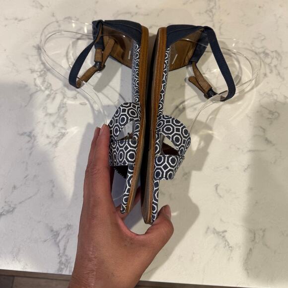 TOMS Navy Blue Canvas Geometric Flat Ankle Strap Correa Sandals size 7 casual - Picture 6 of 9